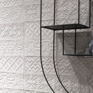 Relieve drop white 7,5×30.