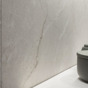 Salle de bain en marbre Kuartz white pulido 60×120.