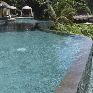 Mosavit Bali 10×10  piscine en pierre naturelle